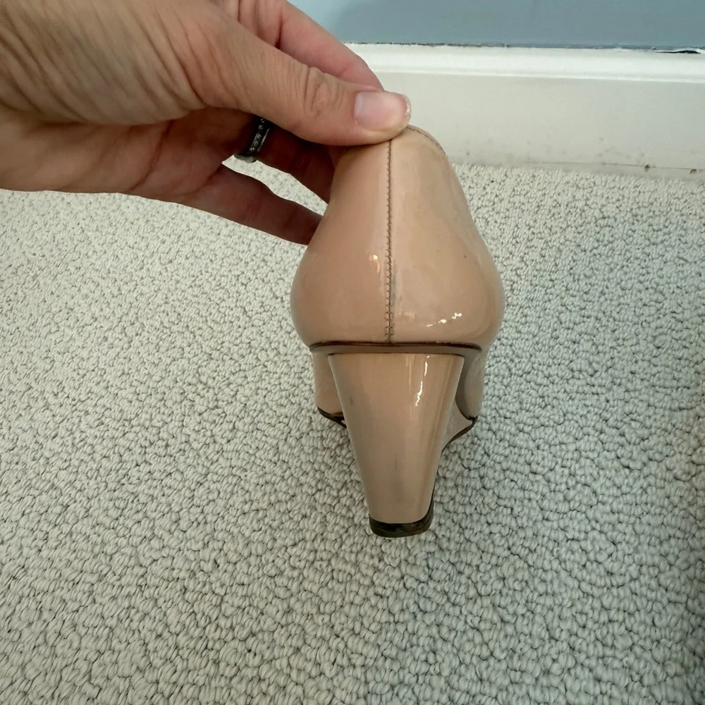 Prada beige patent bow wedges size 8 - Picture 5 of 10